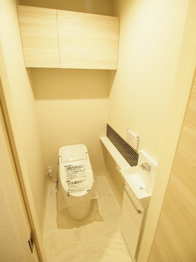 【トイレ】　温水洗浄便座
手洗い付き