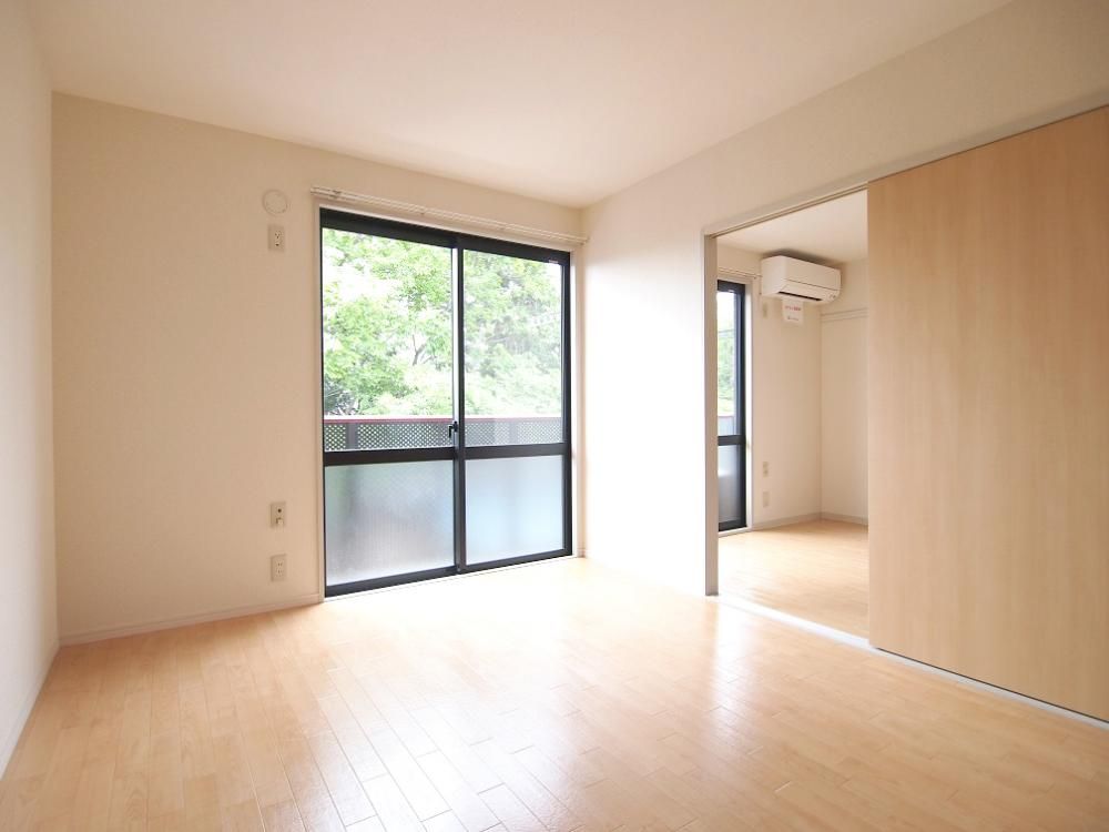 �y�����E���r���O�z�@5.9���m���i�����j