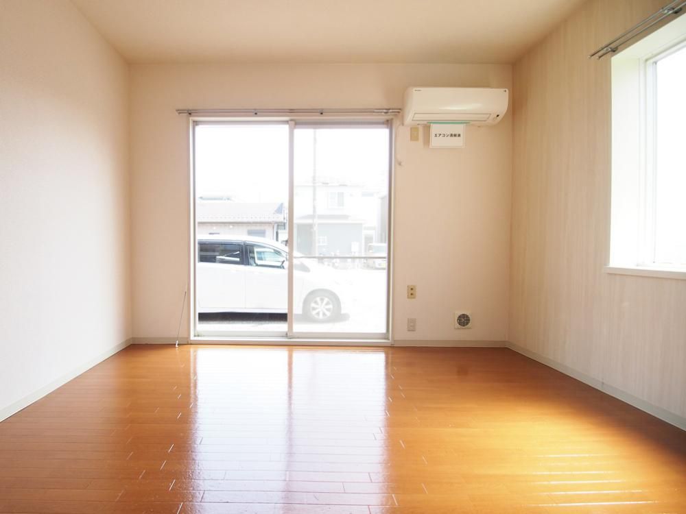 �y�����E���r���O�z�@6.4���m��
�p�����̈�2�ʍ̌�
�ڂ̑O�͒��ԏ��ƂȂ�A�ו��̔������y�ɂł��܂���