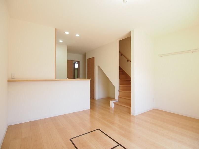 �y���ԁE���r���O�z�@��������̗ǂ�12.8���̃��r���O�_�C�j���O�I�@�G�A�R���t���Ă��܂���