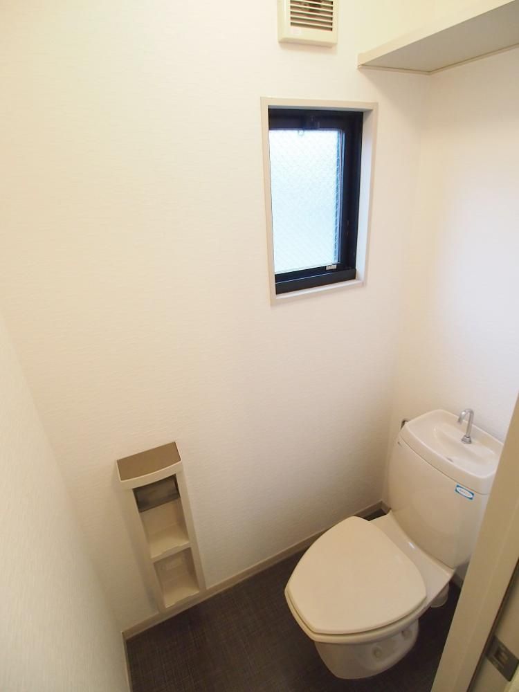 �y�g�C���z�@�̌�������
�㕔�Ɏ��[�I���������܂��B